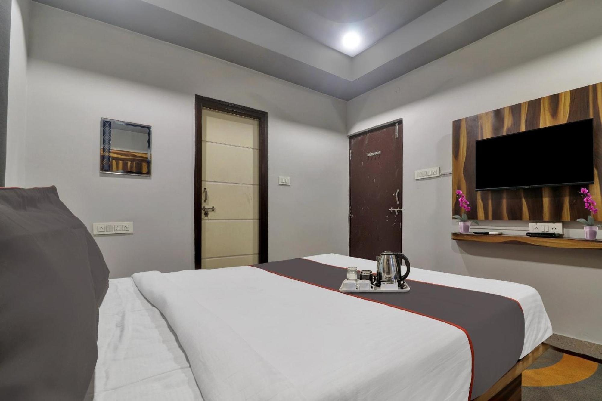 Hotel Super Townhouse Rcc Blizz Kondapur  Exterior foto