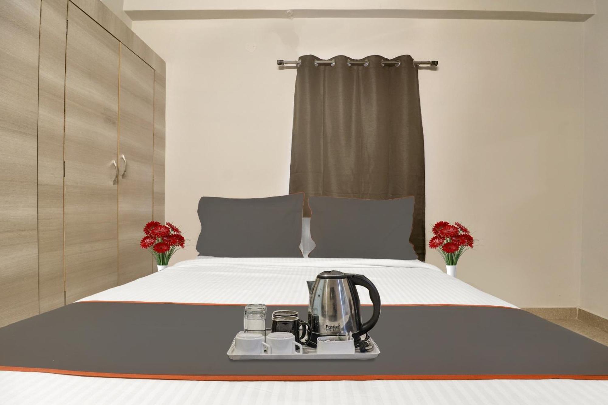Hotel Super Townhouse Rcc Blizz Kondapur  Exterior foto